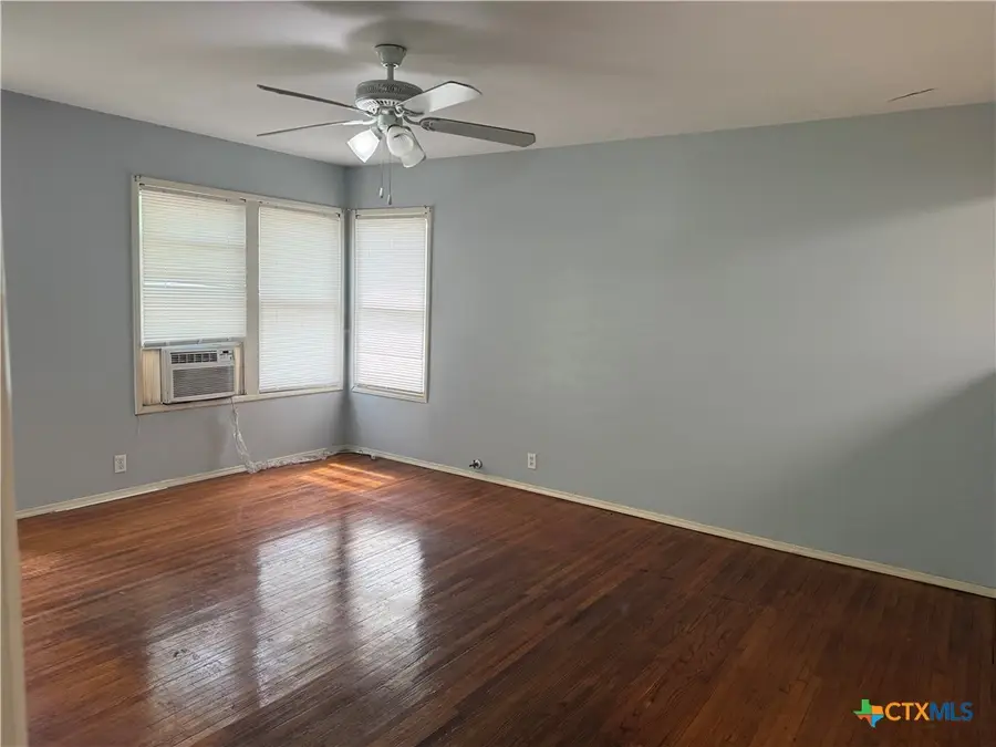 1604 E Mistletoe Avenue, Victoria, TX 77901 - #3