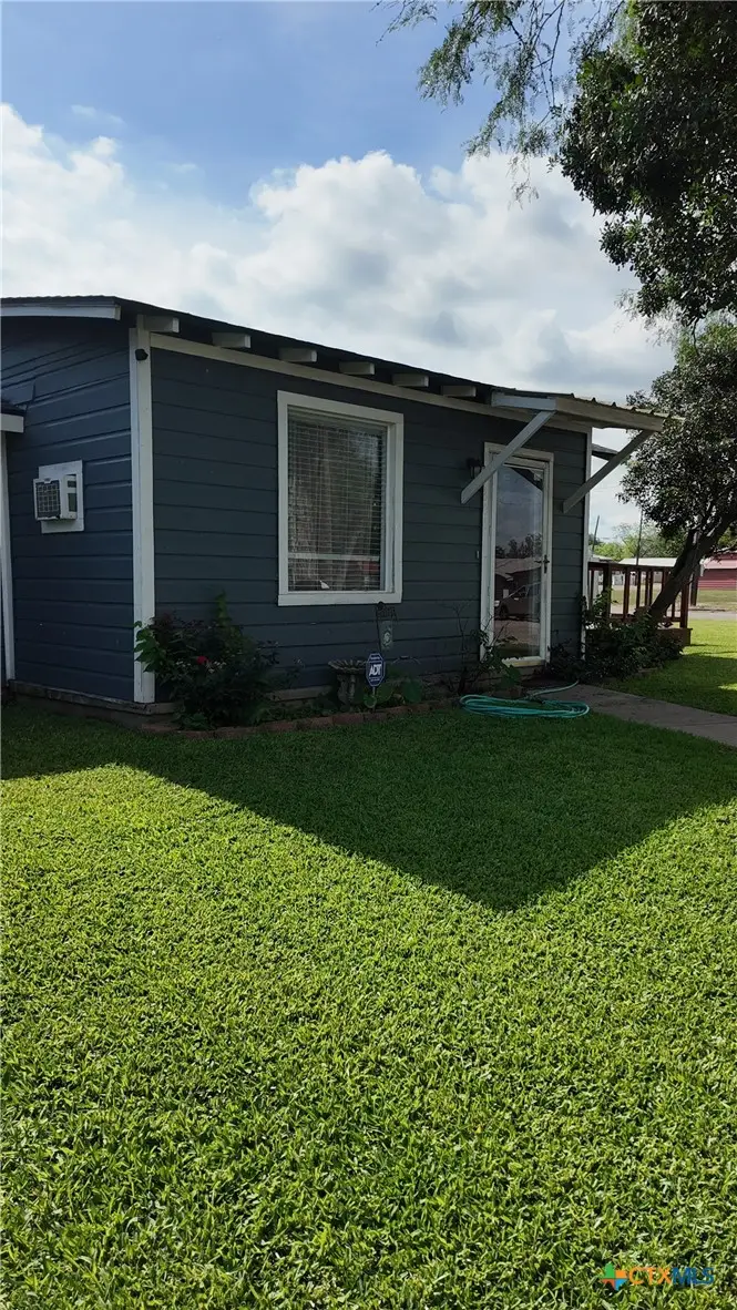 305 Dunn St., Cuero, TX 77954 - #3