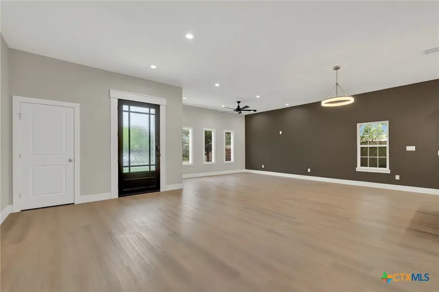 455 S Hackberry Avenue, New Braunfels, TX 78130 - #3