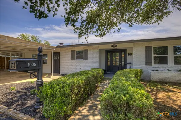 1006 Pecan Street, Floresville, TX 78114