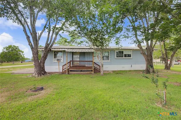 21 Berkshire Drive, Telferner, TX 77988