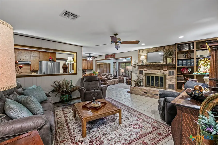 302 E Upshaw Avenue, Temple, TX 76501 - #2