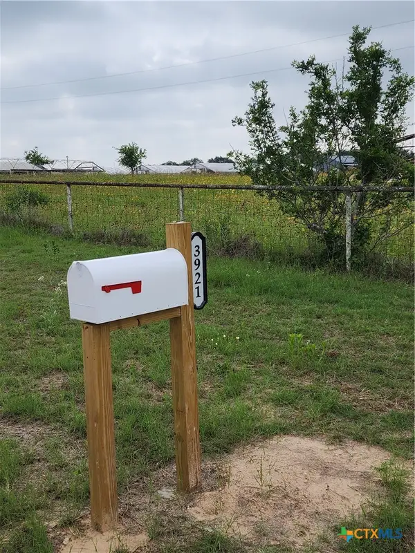 3921 Cr 334, Stockdale, TX 78160