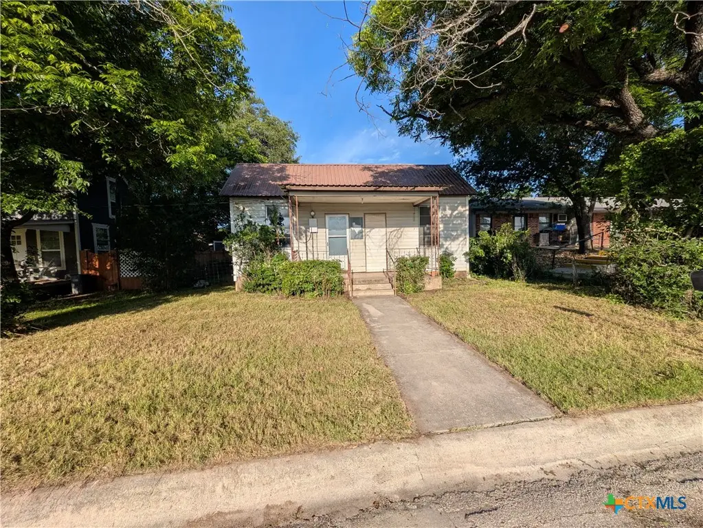 104 N Walnut Street, Lampasas, TX 76550 - #1