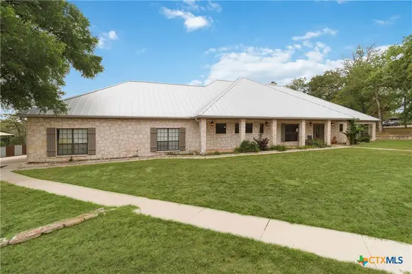 233 Twin Oaks Drive, La Vernia, TX 78121