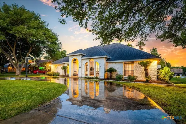 601 Woodlake Drive, McQueeney, TX 78123