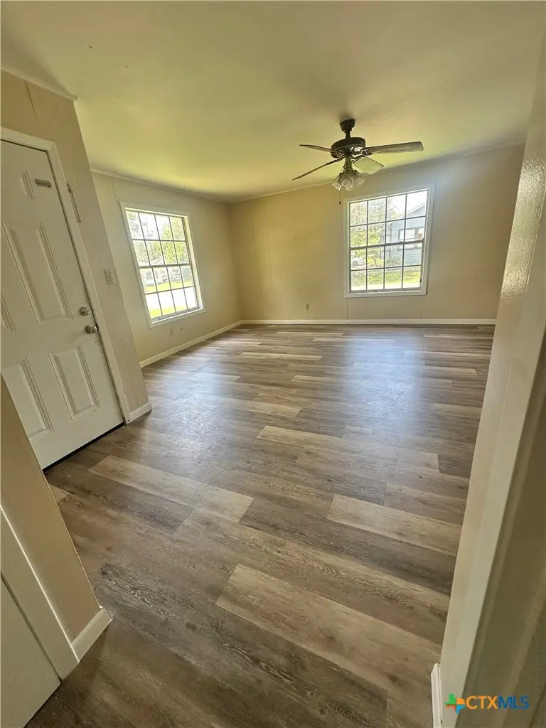 401 Walnut, Yoakum, TX 77954 - #2