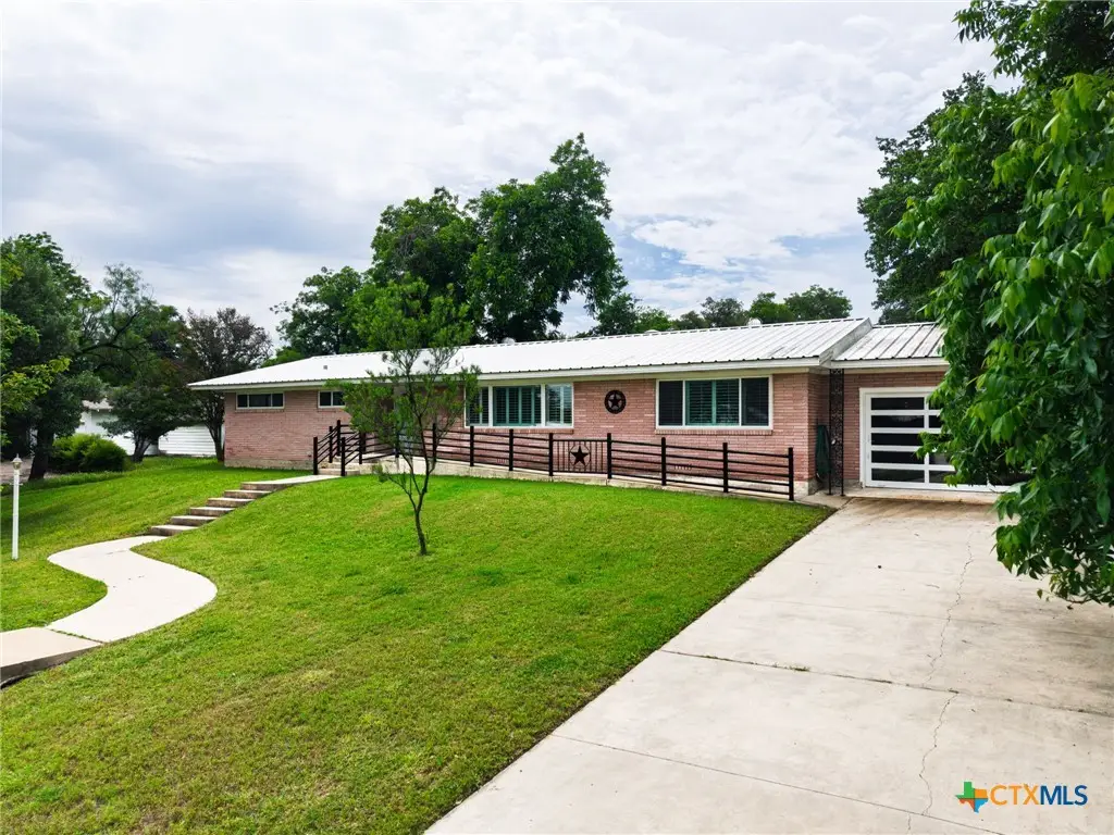 708 W North Ave, Lampasas, TX 76550 - #1
