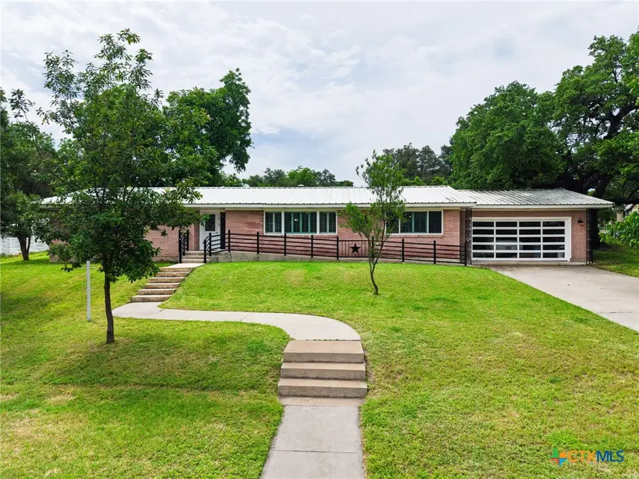 708 W North Ave, Lampasas, TX 76550 - #2