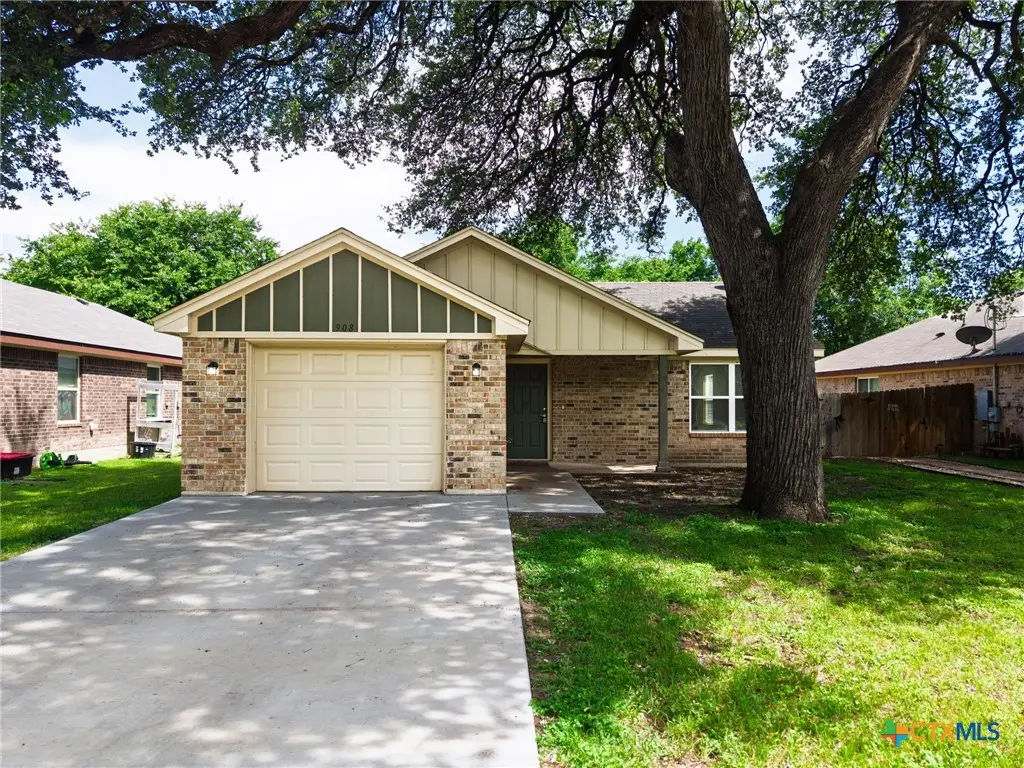 908 E Avenue B, Lampasas, TX 76550 - #1