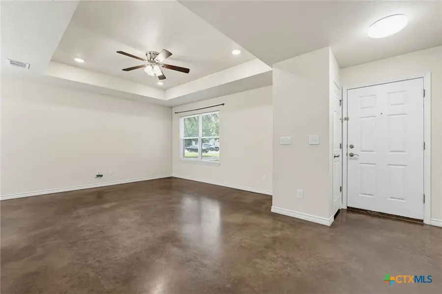 908 E Avenue B, Lampasas, TX 76550 - #3