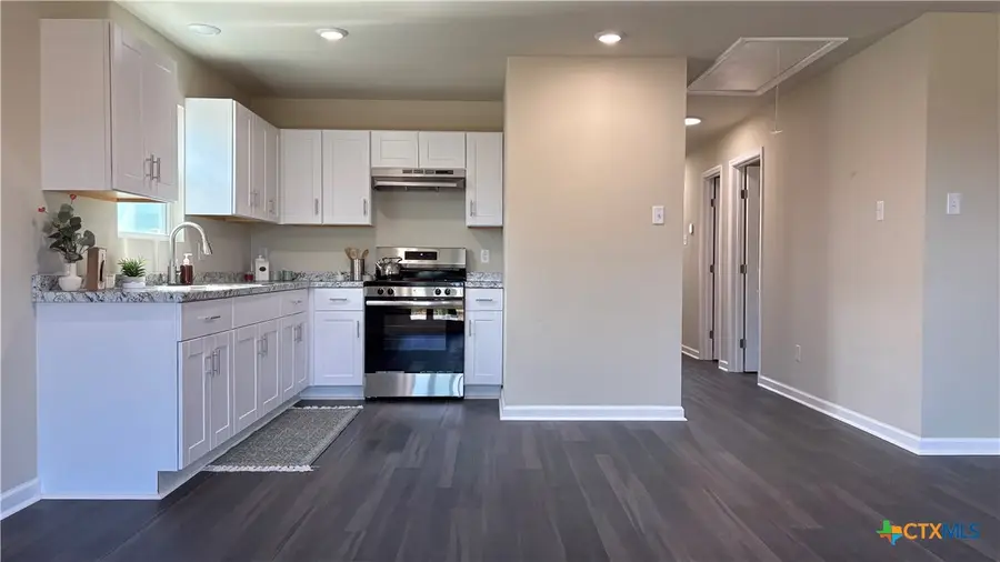 804 E 6th Street, Nixon, TX 78140 - #2
