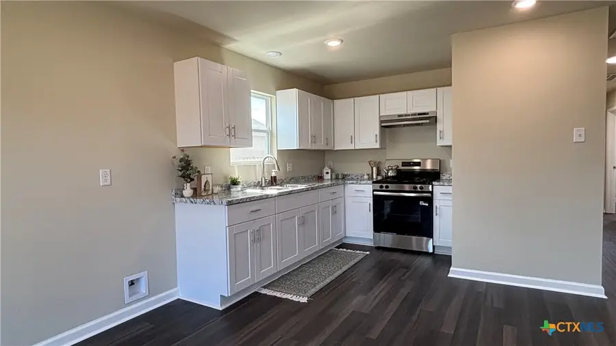 804 E 6th Street, Nixon, TX 78140 - #3