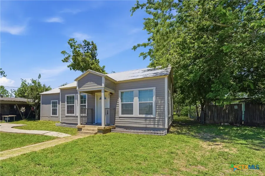 630 E Pine Street, Seguin, TX 78155 - #2