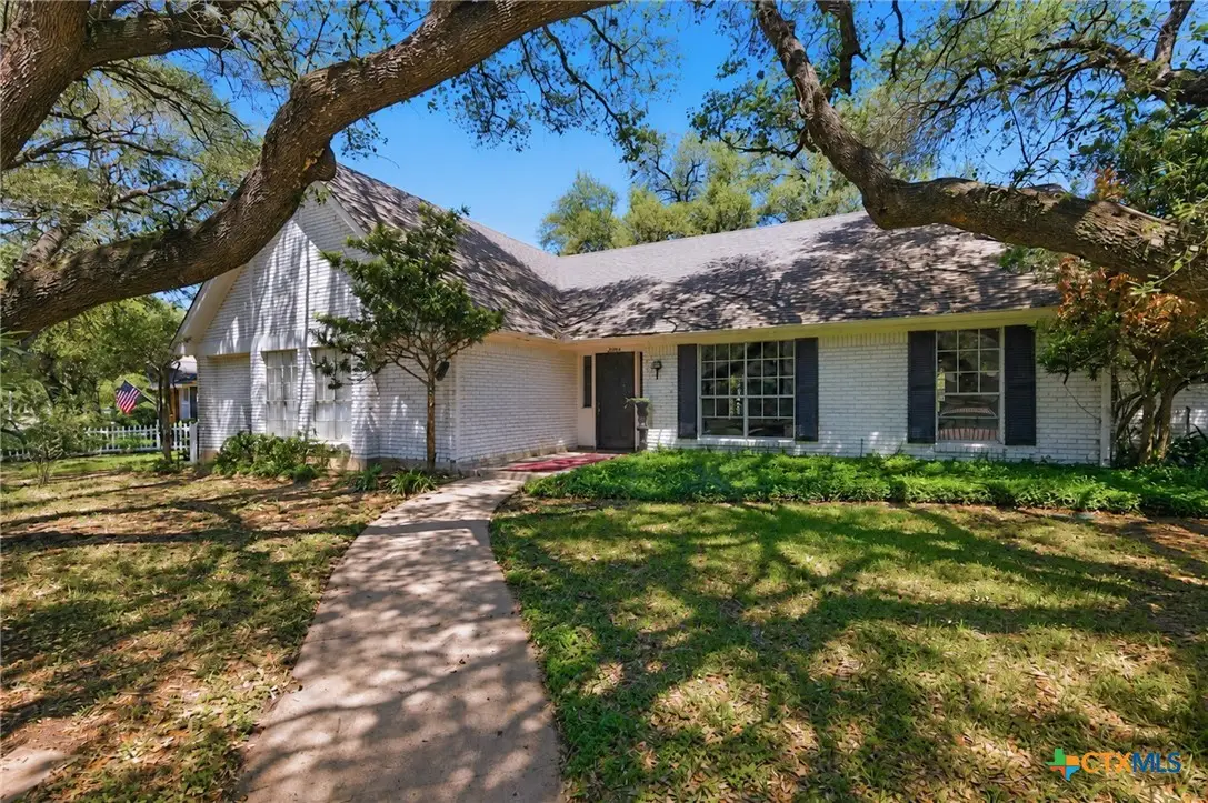 2804 E Loma Vista Avenue, Victoria, TX 77901 - #1