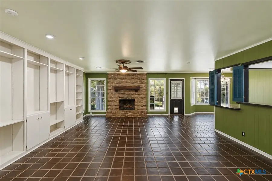 2804 E Loma Vista Avenue, Victoria, TX 77901 - #3