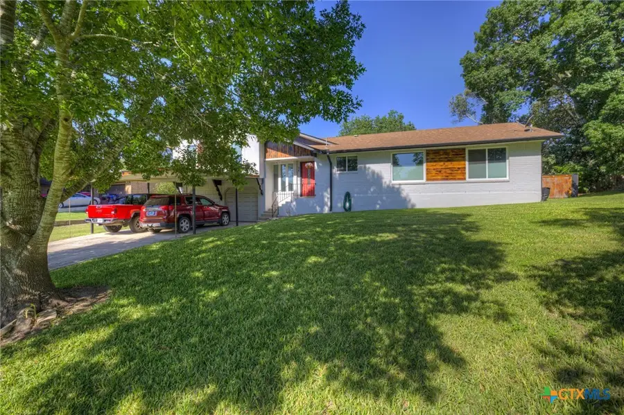 96 W Hampton Drive, Seguin, TX 78155 - #2