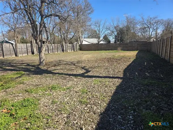 305-B Lexington Road, Elgin, TX 78621