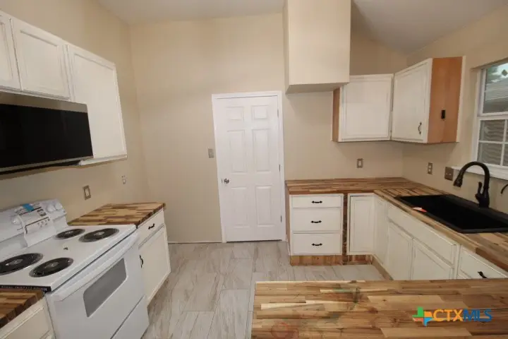 7712 Honeysuckle, Temple, TX 76502 - #2