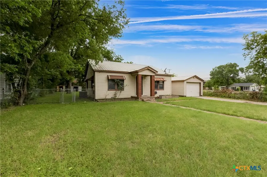 104 E Reagan Avenue, Copperas Cove, TX 76522 - #2