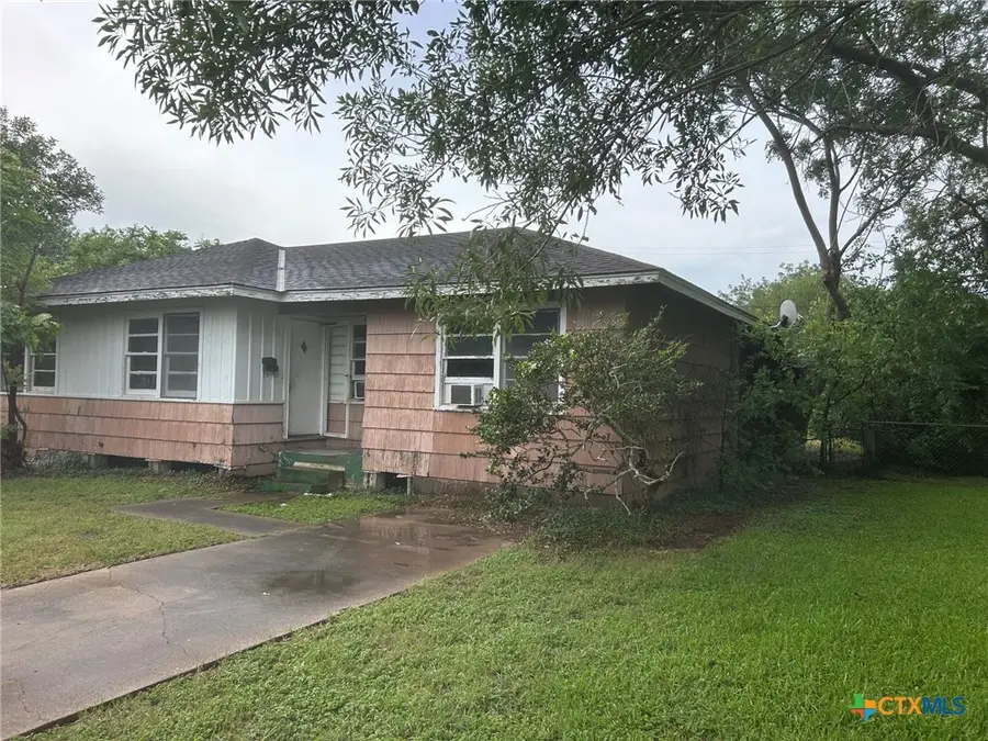 903 E Mistletoe Avenue, Victoria, TX 77901 - #2