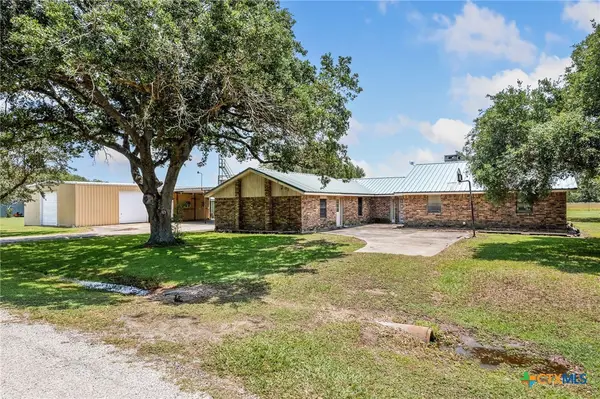 181 Pecan Drive, Port Lavaca, TX 77979