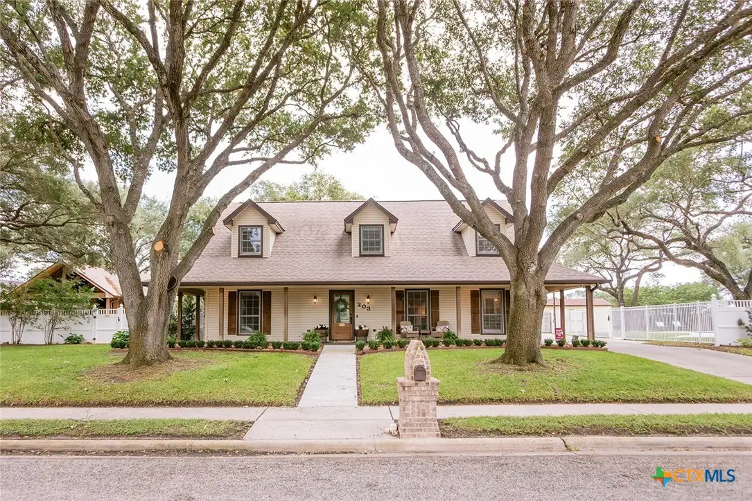 203 Champions Row, Victoria, TX 77904 - #1