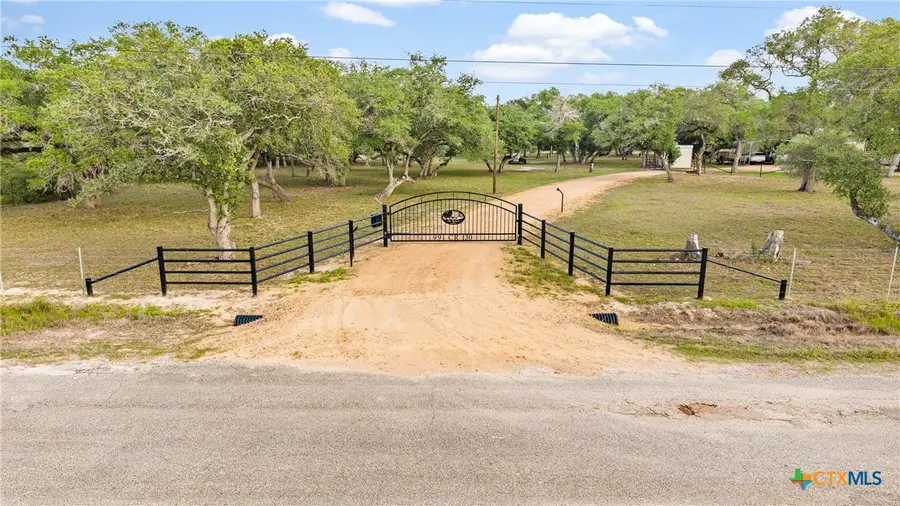 991 County Road 130, Edna, TX 77957 - #2