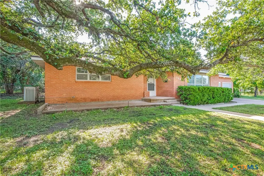 1401 N East Street, Belton, TX 76513 - #3