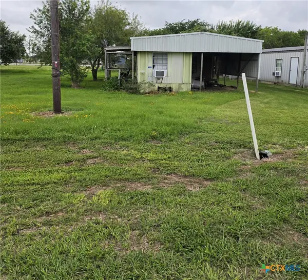 101-105 W Austin Avenue, Seadrift, TX 77983