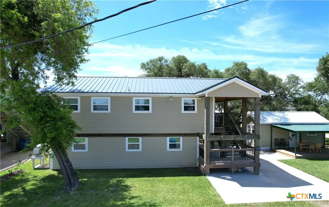 911 W Madison Avenue, Port Oconnor, TX 77982 - #1
