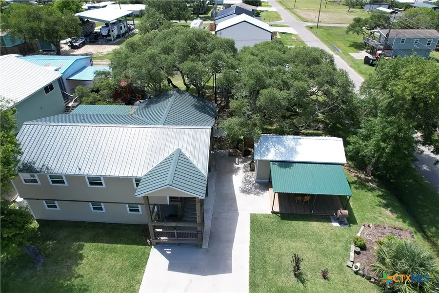 911 W Madison Avenue, Port Oconnor, TX 77982 - #3