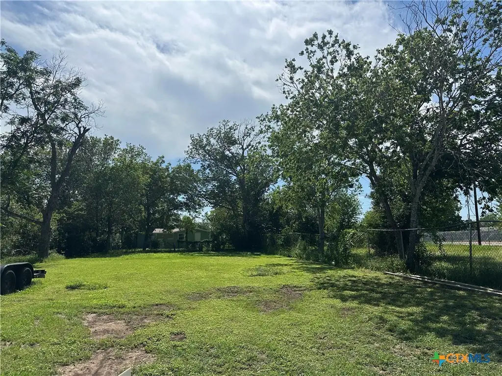 652 Flores Street, Seguin, TX 78155 - #1