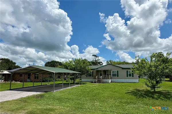 1210 N Drake Street, Edna, TX 77957