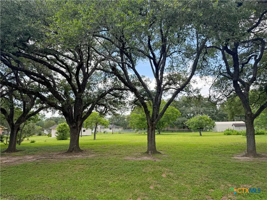 404 Blyth Road, Victoria, TX 77904 - #1