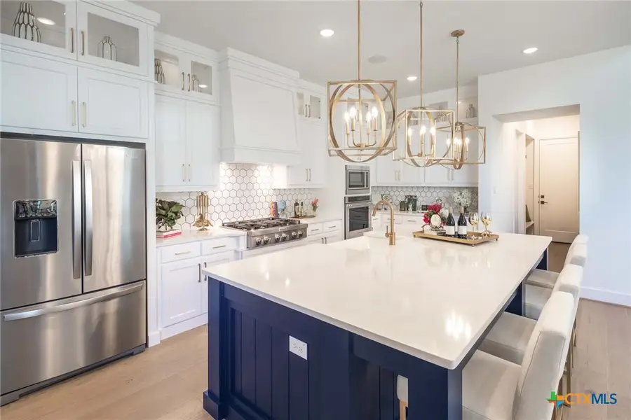 210 Navarro, Boerne, TX 78006 - #2