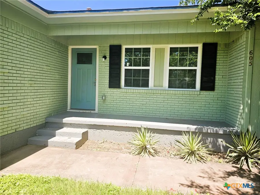 605 N 11th Street, Copperas Cove, TX 76522 - #2