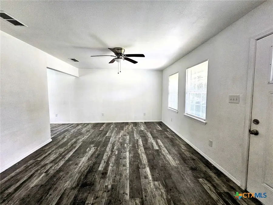 605 N 11th Street, Copperas Cove, TX 76522 - #3