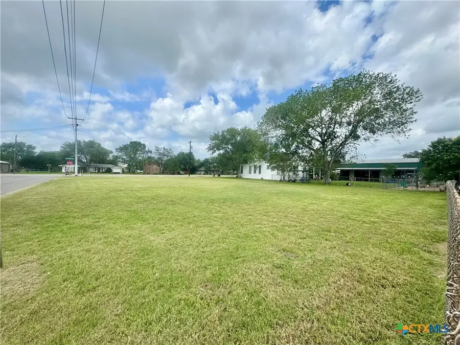 610 E Ruess Boulevard, Cuero, TX 77954 - #2