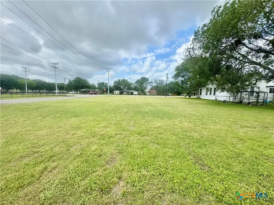 610 E Ruess Boulevard, Cuero, TX 77954 - #3