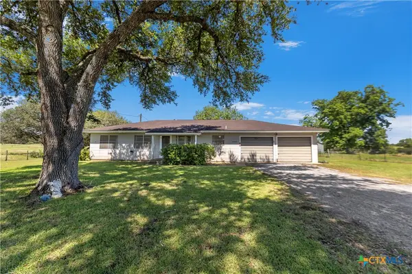 2602 Bootlegger Lane, Yoakum, TX 77995
