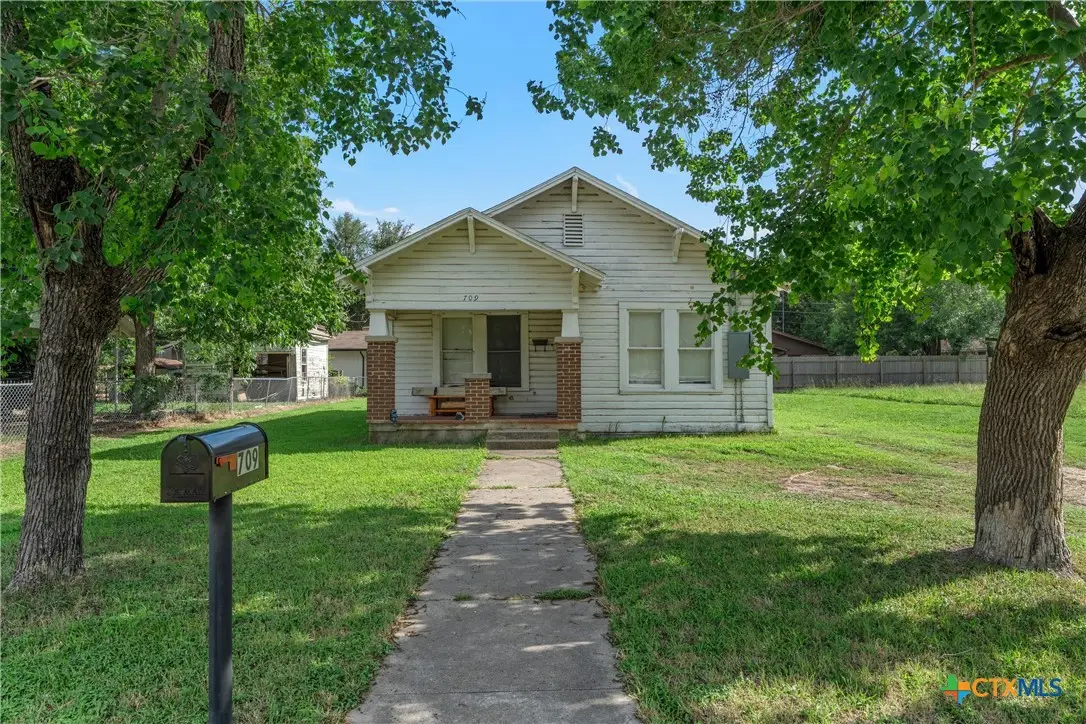 709 E 18th Street, Cameron, TX 76520 - #1