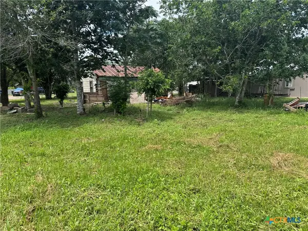 406 W French Street, Cuero, TX 77954