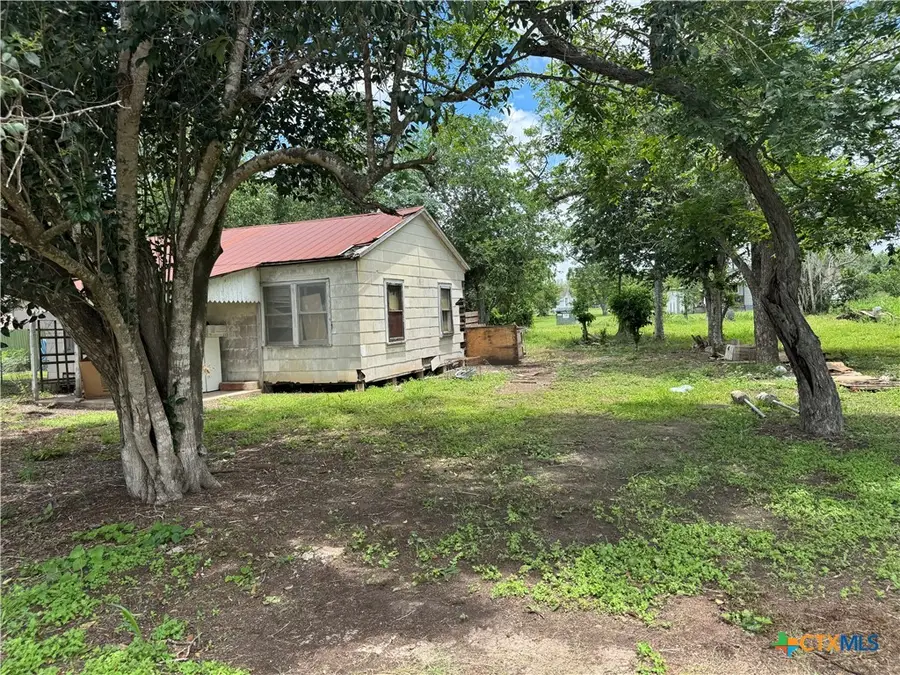 406 W French Street, Cuero, TX 77954 - #2
