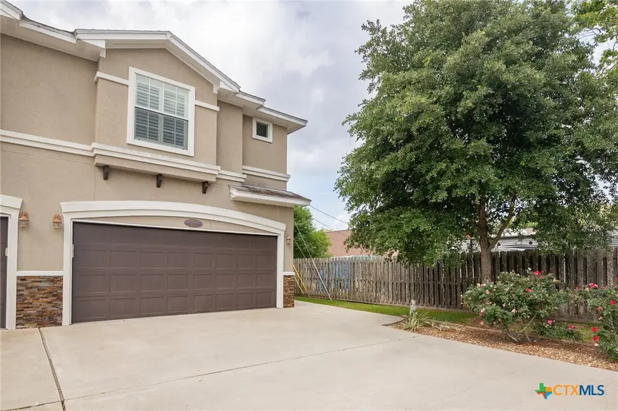 111 Fleetwood, Victoria, TX 77901 - #2