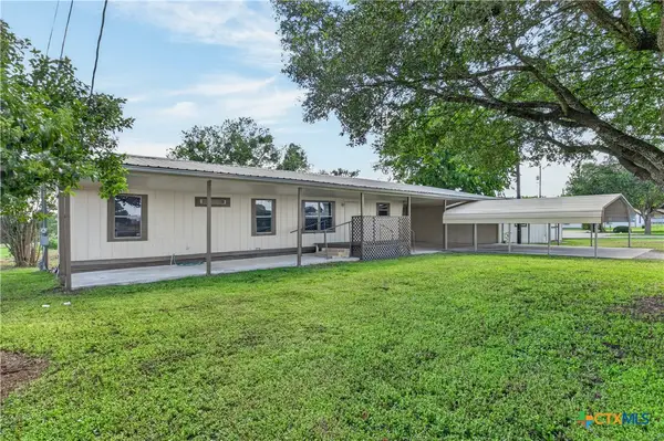 1619 Seydler Street, Gonzales, TX 78629