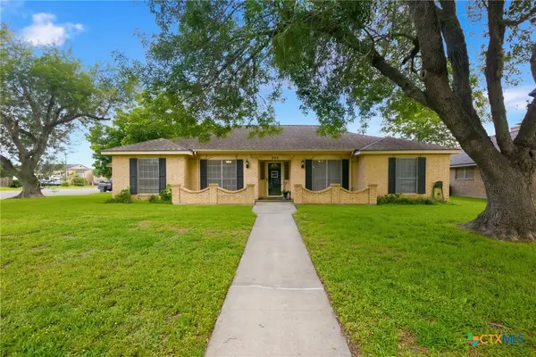 202 Nottingham Drive, Victoria, TX 77904