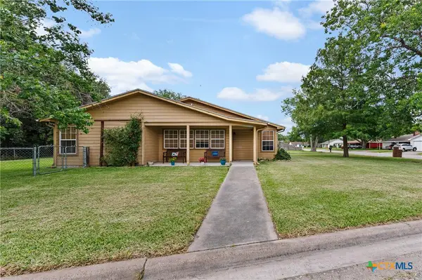 209 Sunset Drive, Edna, TX 77957