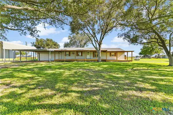 725 County Road 428, Lolita, TX 77971