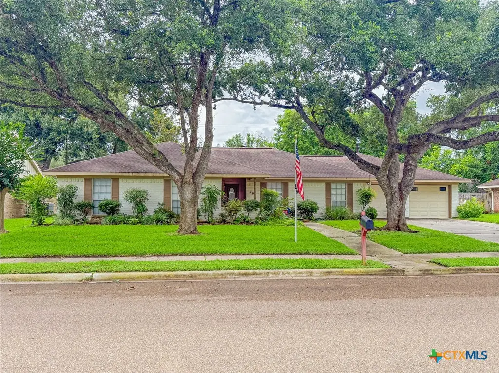 301 Berkshire Lane, Victoria, TX 77904 - #1